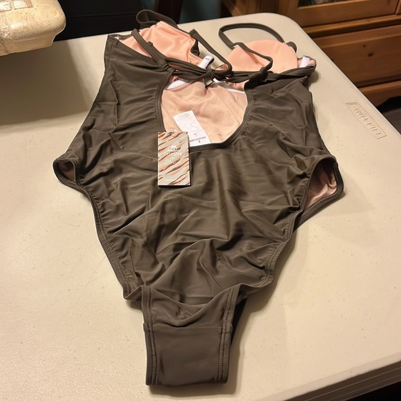 Small size bathing suit, beautiful dark brown by CUPSHE x Stassie - Picture 4 of 13